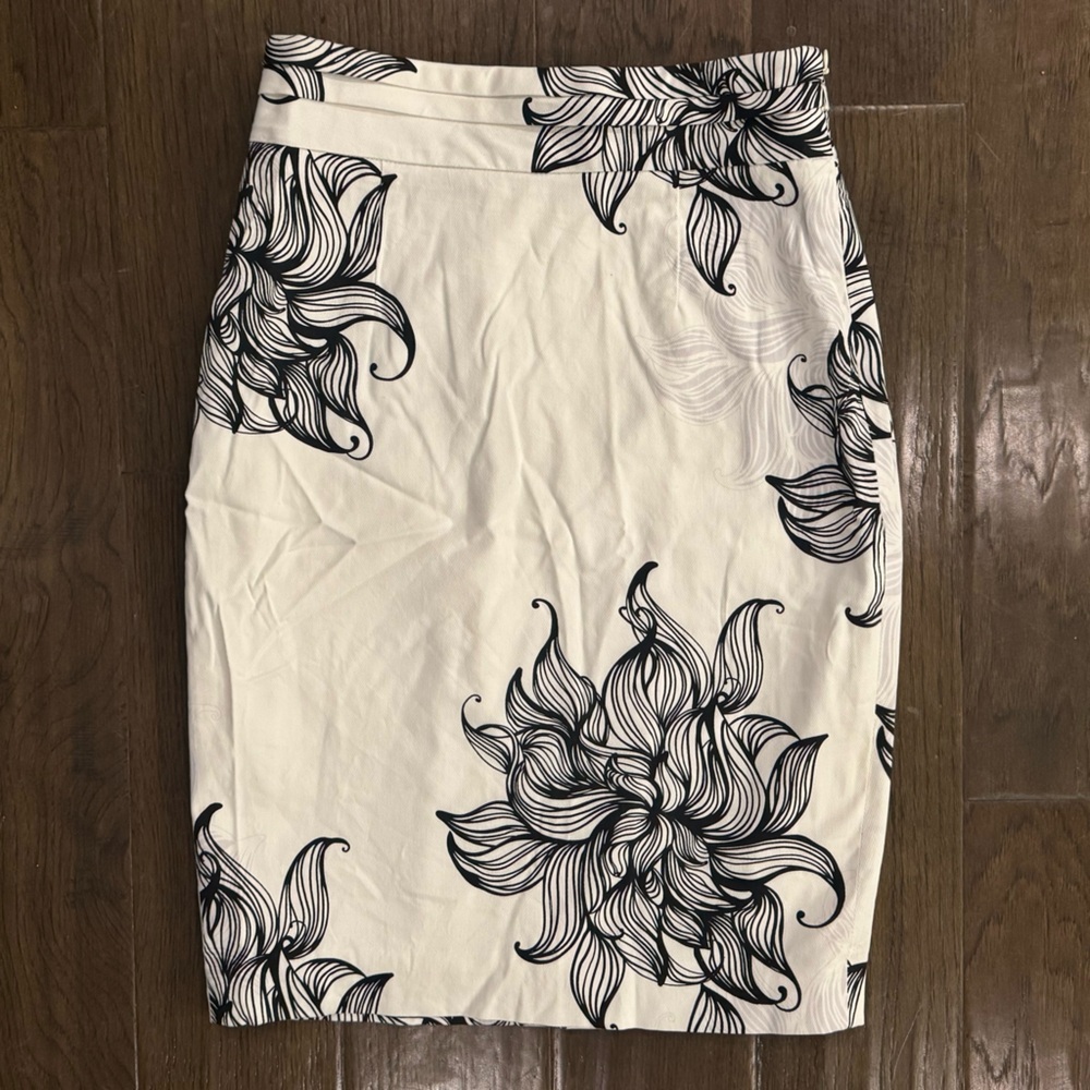 Club Monaco Black and White Knee-Length Pencil Skirt